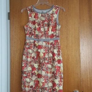 Sweet, fitted sleeveless dress